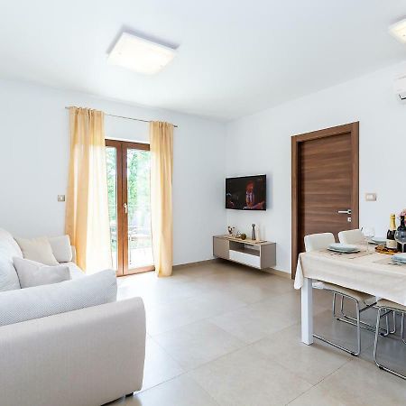 Apartments Gioia Πόρετς Εξωτερικό φωτογραφία