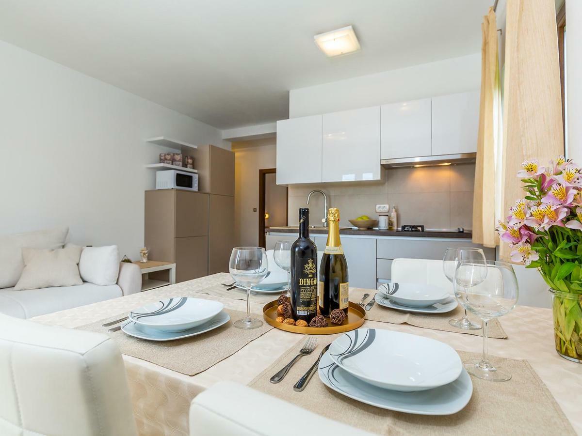 Apartments Gioia Πόρετς Εξωτερικό φωτογραφία