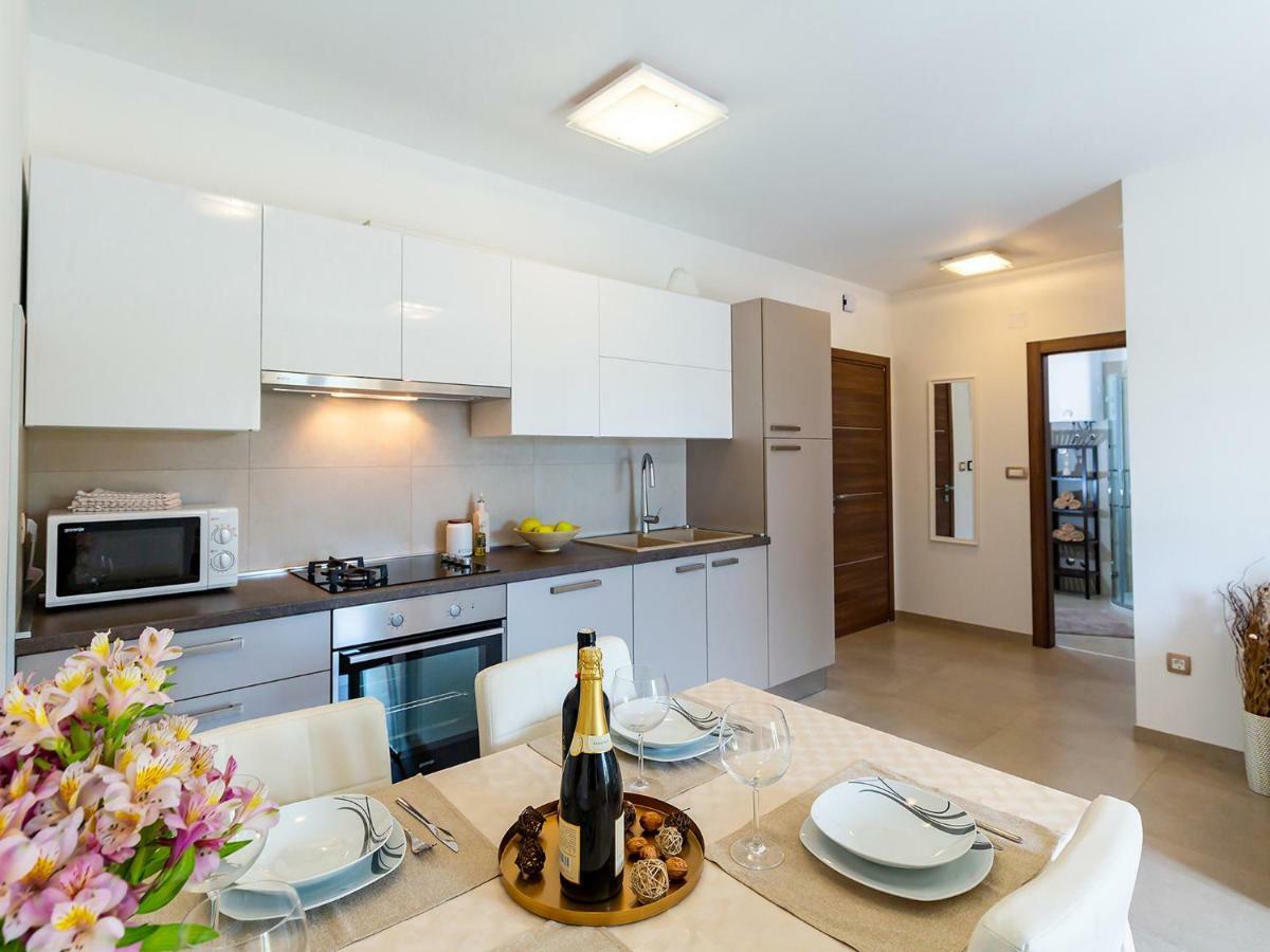 Apartments Gioia Πόρετς Εξωτερικό φωτογραφία