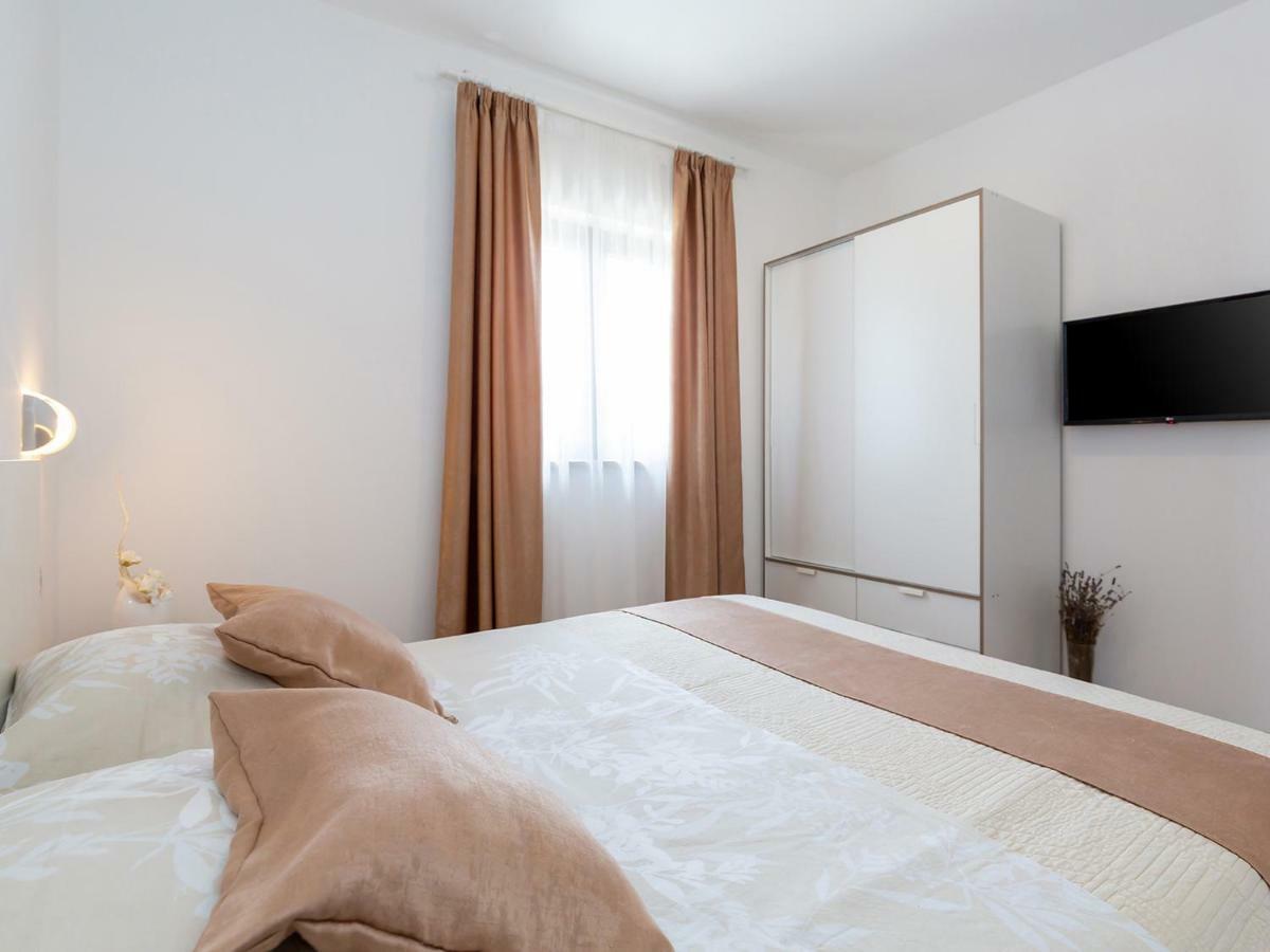 Apartments Gioia Πόρετς Εξωτερικό φωτογραφία