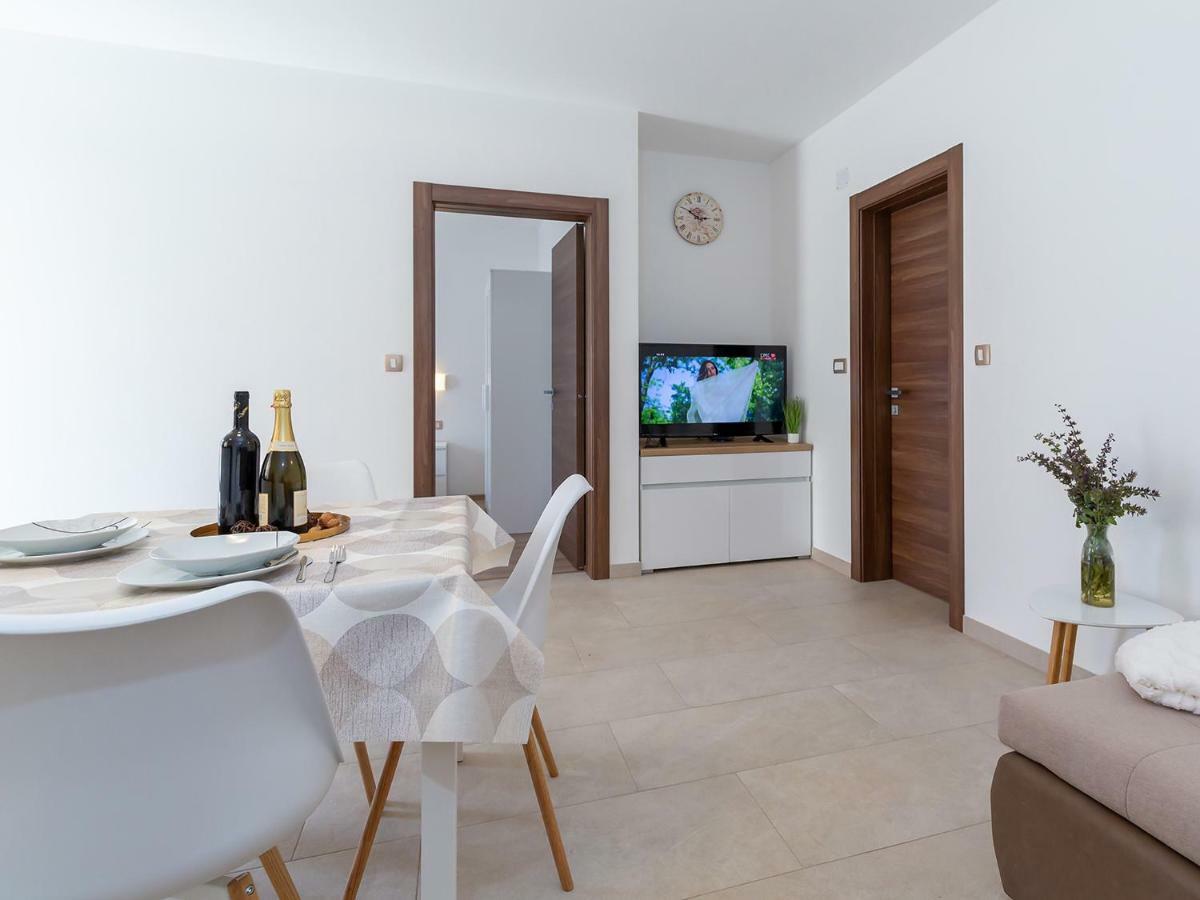 Apartments Gioia Πόρετς Εξωτερικό φωτογραφία