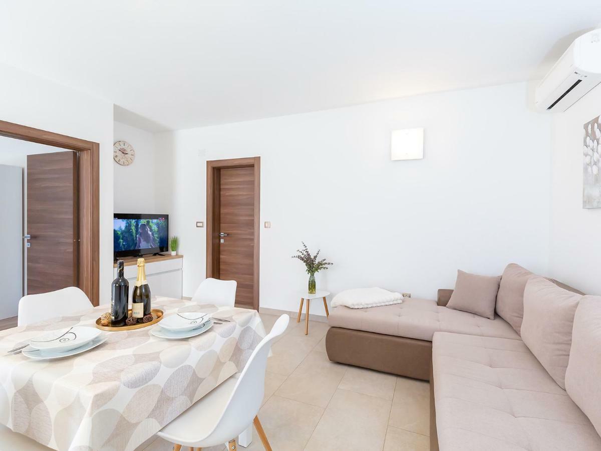 Apartments Gioia Πόρετς Εξωτερικό φωτογραφία